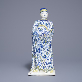 Een grote polychrome Duits aardewerken figuur van een Chinees, Berlijn, 18e eeuw