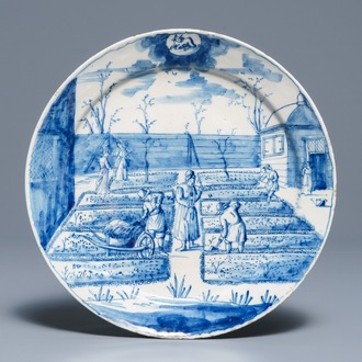 Een blauwwit Delfts bord met landarbeiders uit de reeks "Sterrenbeelden", eerste kwart 18e eeuw