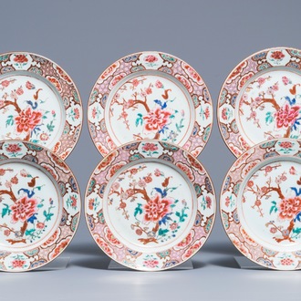 Six assiettes en porcelaine de Chine famille rose à décor floral, Qianlong