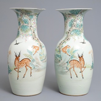 A pair of Chinese qianjiang cai vases with deer and monkeys, 19/20th C.