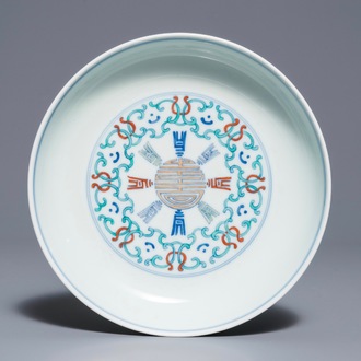 A Chinese doucai 'Shou' plate, Yongzheng mark, 19/20th C.