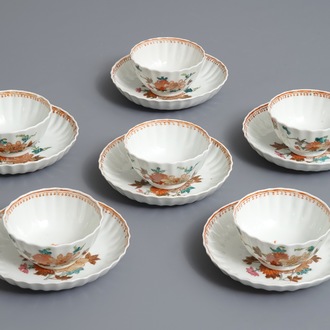 Six tasses et soucoupes en porcelaine de Chine famille rose, Qianlong