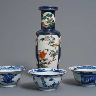 Trois bols et un vase en porcelaine de Chine bleu et blanc et famille rose, Kangxi et 19ème