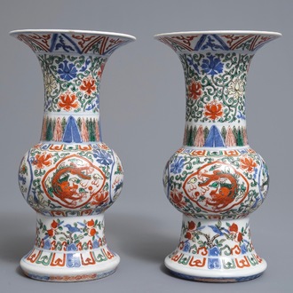 A pair of Chinese wucai gu vases with dragons, Wanli mark, Republic, 20th C.