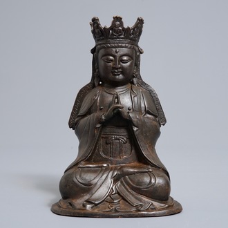 Een Chinese bronzen figuur van Guanyin, 19e eeuw