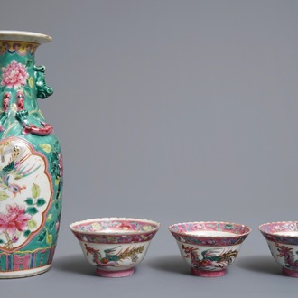 Un vase et trois bols en porcelaine de Chine famille rose pour le marché Straits ou Peranakan, 19ème