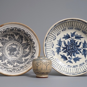 A Vietnamese Annamese blue and white plate, bowl and jar, 16th C. and later