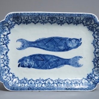 Un plat aux harengs en porcelaine de Chine bleu et blanc pour le marché hollandais, Qianlong