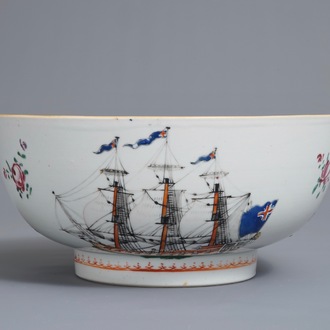 Un bol en porcelaine de Chine famille rose à sujet maritime pour le marché anglais, Qianlong