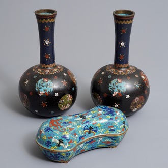 A pair of Chinese cloisonné bottle vases and an ingot-shaped box and cover, 19/20th C.