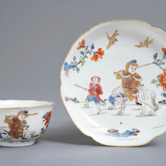 Une tasse et soucoupe en porcelaine de Chine famille rose à décor d'un guerrier sur éléphant, Yongzheng
