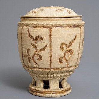 A Vietnamese bowl and cover on reticulated stand, Trân Dynasty (13th-15th C.)
