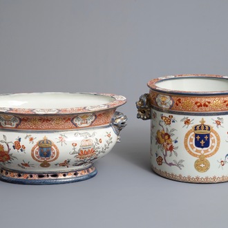 Deux rafraichissoirs en porcelaine aux armes du Roi de France Louis XV, Samson, Paris, 19ème