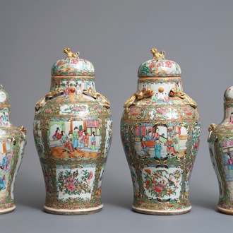 Deux paires de vases couverts en porcelaine de Chine famille rose de Canton, 19ème
