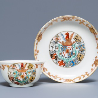 Une tasse et soucoupe armoriée en porcelaine de Chine pour le marché hollandais, blason de Van Reverhorst, Qianlong