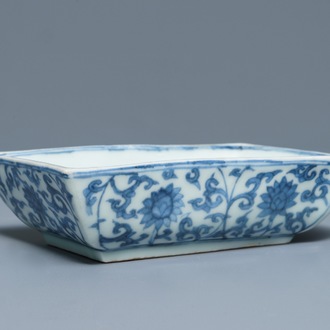 A rectangular Chinese blue and white dish with a phoenix among lotus scrolls, Wanli mark, 19/20th C.