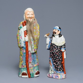 Twee Chinese famille rose figuren van Li Tieguai en Shoulao, 19/20e eeuw
