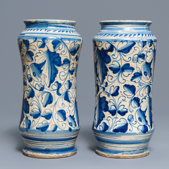 A pair of blue and white Italian maiolica 'a foglie' albarelli, 17th C.