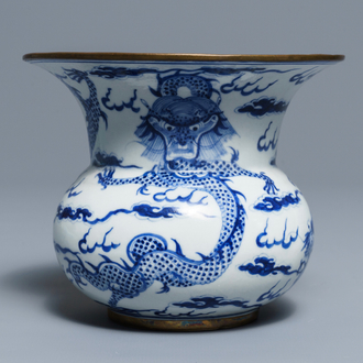 A Chinese blue and white 'Bleu de Hue' Vietnamese market zhadou spittoon, 19th C.