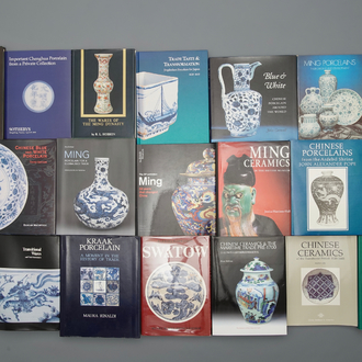 33 livres sur les porcelaines de Chine de la Dynastie Ming, incl. quelques oeuvres rares