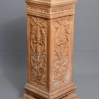 Een neoclassicistische terracotta zuil, Italië, eind 19e eeuw