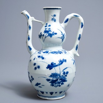 A Chinese blue and white double gourd ewer, Transitional period