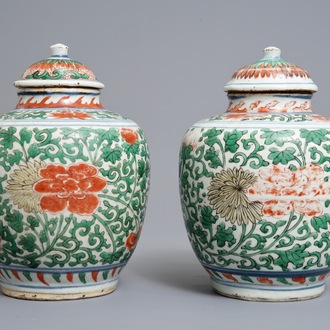 A pair of Chinese wucai jars and covers with floral design, Transitional period