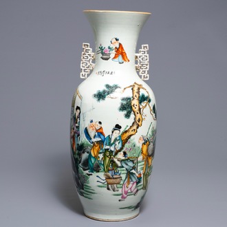 A Chinese famille rose two-sided design vase, 19/20th C.