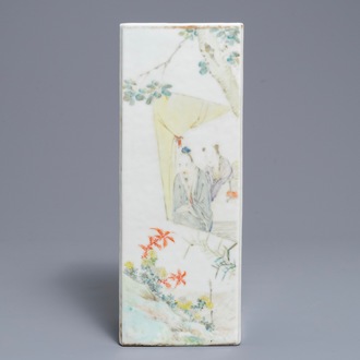 Un porte-chapeau en porcelaine de Chine qianjiang cai, signé Mei Fengqiao, 19ème