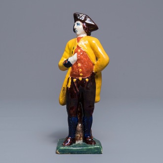 Een polychrome Delftse figuur van een edelman, ca. 1800