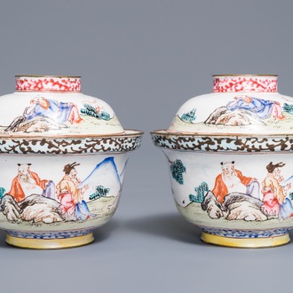 A pair of fine Chinese Canton enamel bowls and covers, Yongzheng/Qianlong