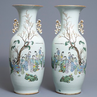 A pair of Chinese famille rose vases, 19/20th C.