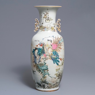 Een Chinese qianjiang cai vaas met mythologisch decor, 19/20e eeuw