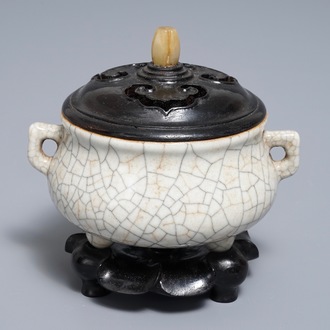 A Chinese ge-type crackle-glazed tripod censer and cover on stand, 19/20th C.