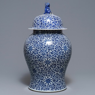 A large Chinese blue and white 'lotus scroll' vase and cover, 19th C.
