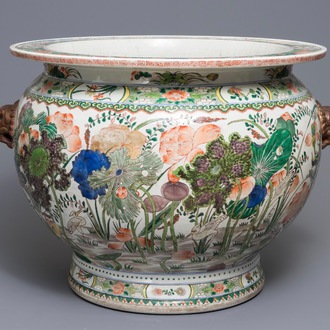 A Chinese famille verte fish bowl with birds among flowers, 19/20th C.