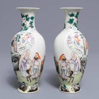 A pair of Chinese famille rose vases, Ju Ren Tang mark, Republic, 20th C.