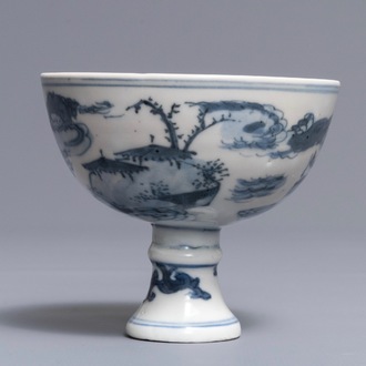 Een Chinese blauwwitte stem cup met landschapsdecor, Wanli merk maar wellicht later