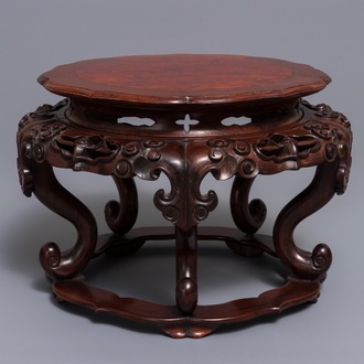 A Chinese rootwood-top carved wood stand, 19/20th C.