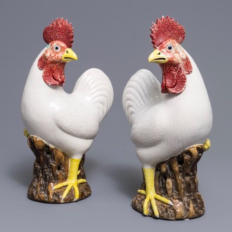 Een paar Chinese exportporseleinen modellen van hanen, 19e eeuw
