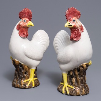 A pair of Chinese export porcelain models of roosters, 19th C.