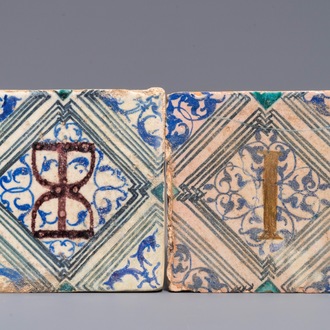 Twee majolica tegels uit het kasteel van Oiron, Frankrijk, 1545-1550