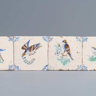 Vier polychrome Delftse tegels met vogels, 17e eeuw