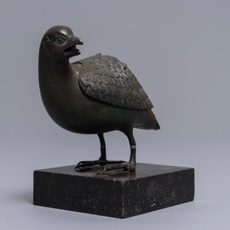 A Japanese bronze quail-shaped censer, signed Kamejo, Edo, 18th C.