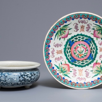 A Chinese blue and white incense burner and a famille rose dish, 19th C.