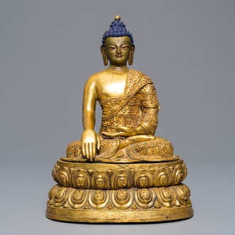 A Sino-Tibetan coral- and turquoise inlaid gilt bronze figure of Buddha, 19/20th C.