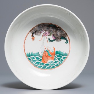 A Chinese rose-verte 'dragon and carps' bowl, Kangxi mark, 19th C.