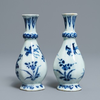 A pair of Dutch Delft blue and white octagonal bottle vases, 17/18th C.