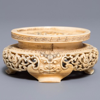A Chinese carved and reticulated ivory stand, 18/19th C.