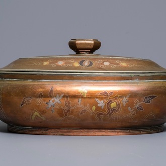 Une boîte couverte en alliage de cuivre incrusté, Chine, 19ème